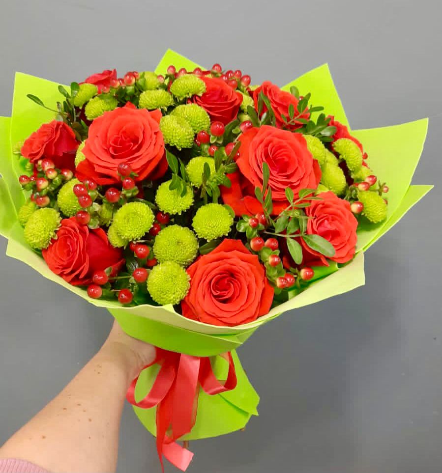 Букет цветов из: Хризантемы и Розы в Заполярном Мурманской области