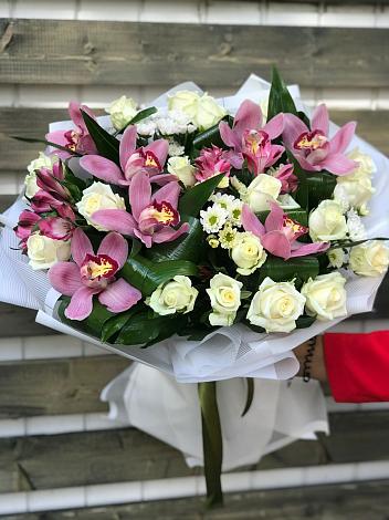 Букет цветов из: Розы и Хризантемы в Заполярном Мурманской области
