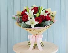 Букет цветов из:  Лилии и Розы в Заполярном Мурманской области