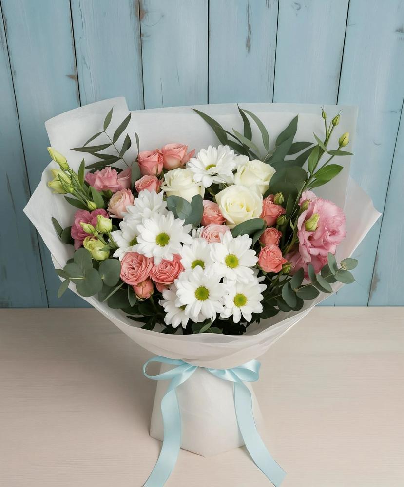Букет цветов из: Розы, Лизиантусы и Хризантемы в Заполярном Мурманской области
