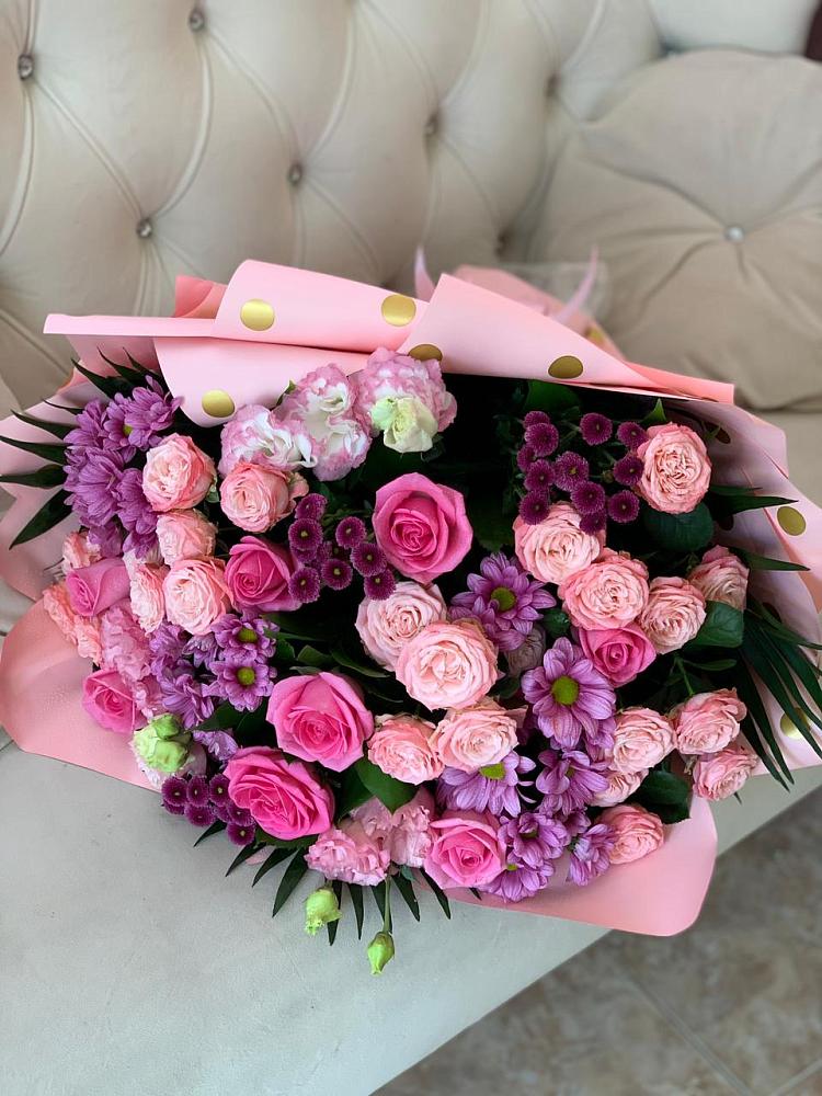 Букет цветов из: Хризантемы, Розы и Лизиантусы в Заполярном Мурманской области