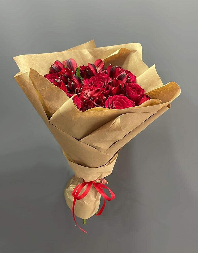 Букет цветов из: Альстромерии и Розы в Заполярном Мурманской области