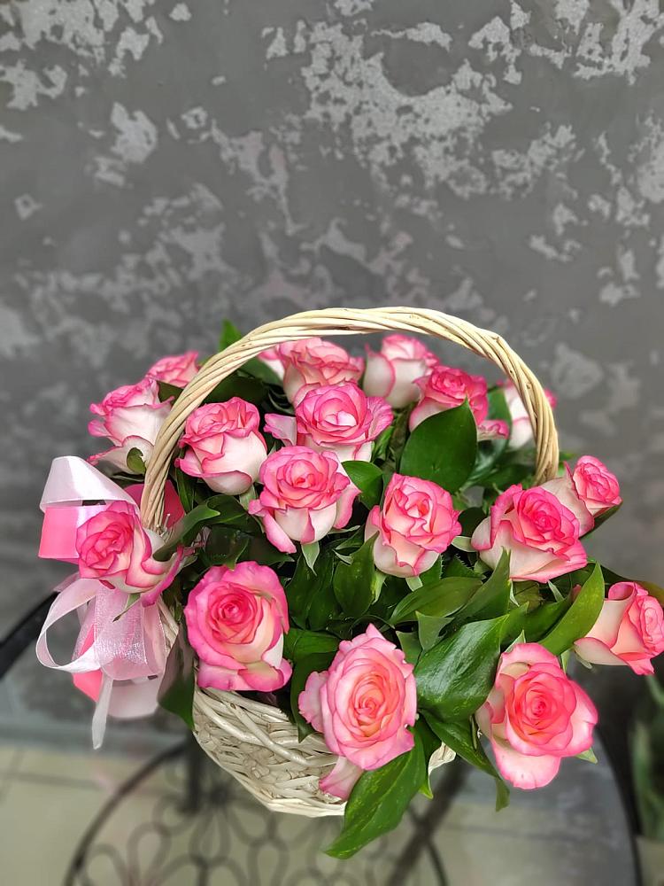 Цветочная композиция из Розы в корзине в Заполярном Мурманской области