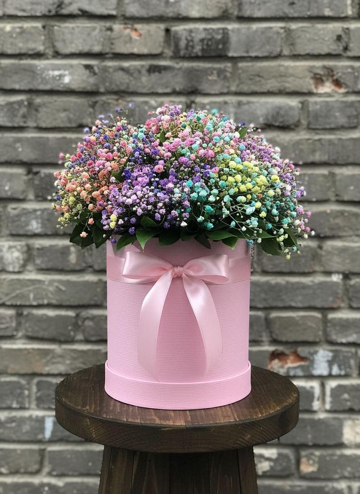 Цветочная композиция из Гипсофила и Розы в шляпной коробке в Заполярном Мурманской области