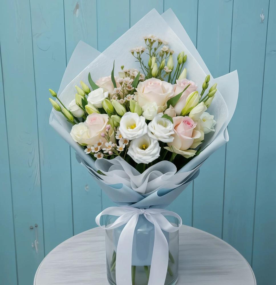 Букет цветов из: Розы и Лизиантусы в Заполярном Мурманской области