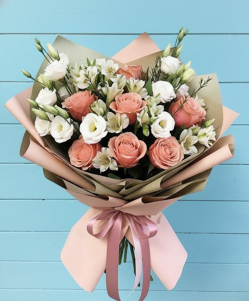 Букет цветов из: Розы, Альстромерии и Лизиантусы в Заполярном Мурманской области
