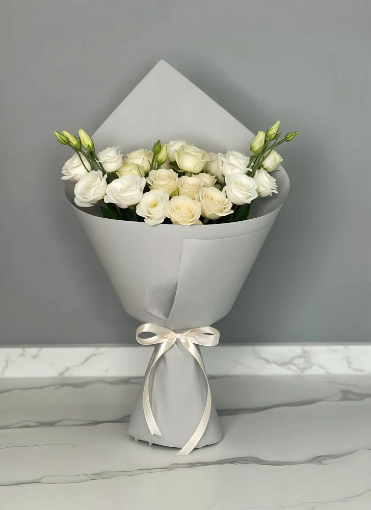 Букет цветов из: Розы и Лизиантусы в Заполярном Мурманской области