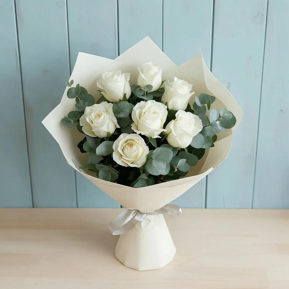 Букет Белые розы в Эвкалипте в Заполярном Мурманской области
