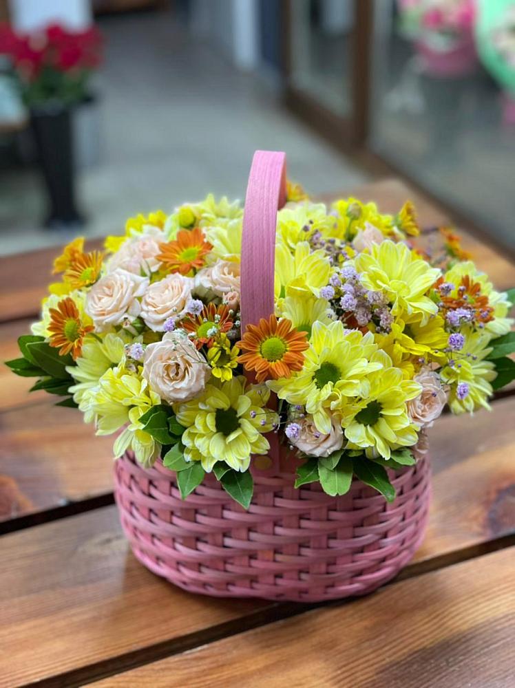 Цветочная композиция из Хризантемы и Розы в корзине в Заполярном Мурманской области