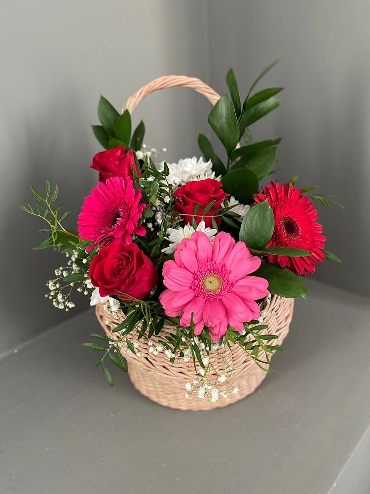 Цветочная композиция из Розы, Хризантемы и Герберы в корзине в Заполярном Мурманской области