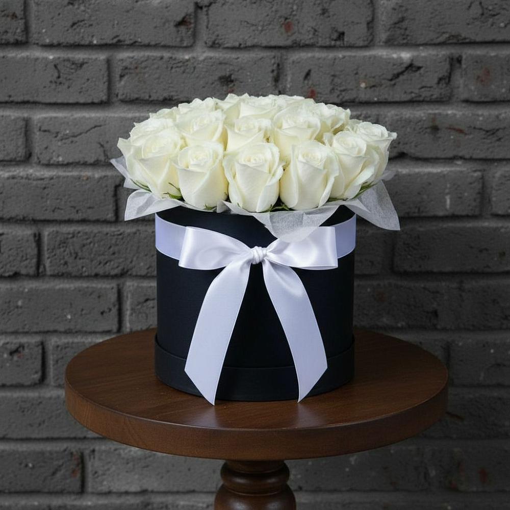 Цветочная композиция из Розы в шляпной коробке в Заполярном Мурманской области