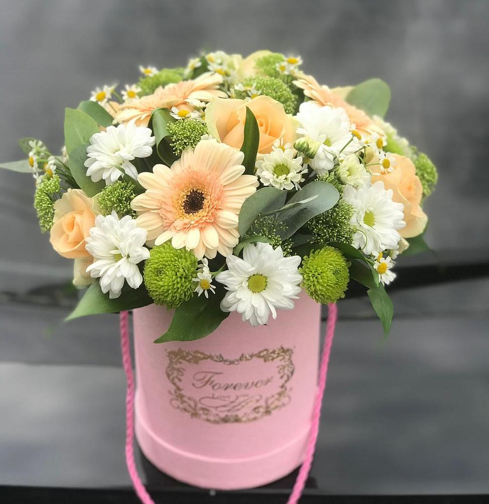 Цветочная композиция из Розы, Герберы и Хризантемы в шляпной коробке в Заполярном Мурманской области