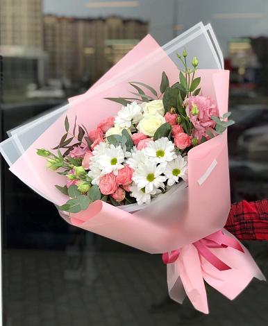 Букет цветов из: Розы, Лизиантусы и Хризантемы в Заполярном Мурманской области