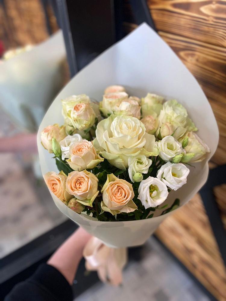 Букет цветов из: Розы и Лизиантусы в Заполярном Мурманской области