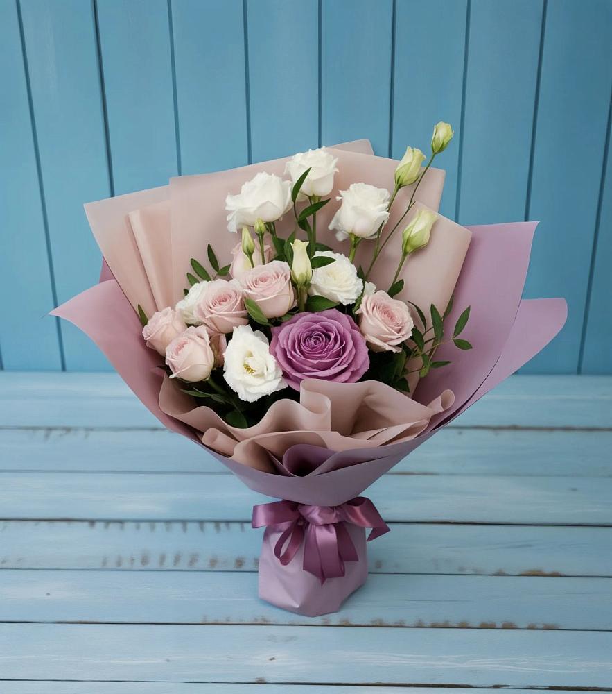 Букет цветов из: Розы и Лизиантусы в Заполярном Мурманской области